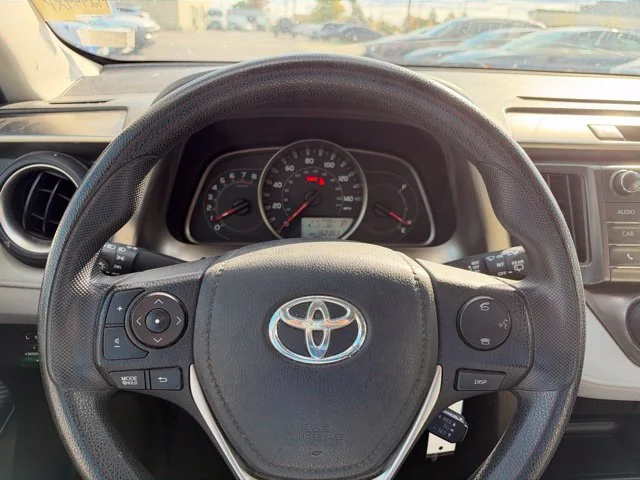 Used 2015 White Toyota LE image 9
