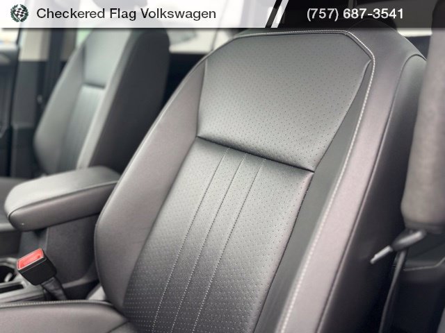Used 2022 Platinum Gray Metallic Volkswagen 2.0T SE image 23