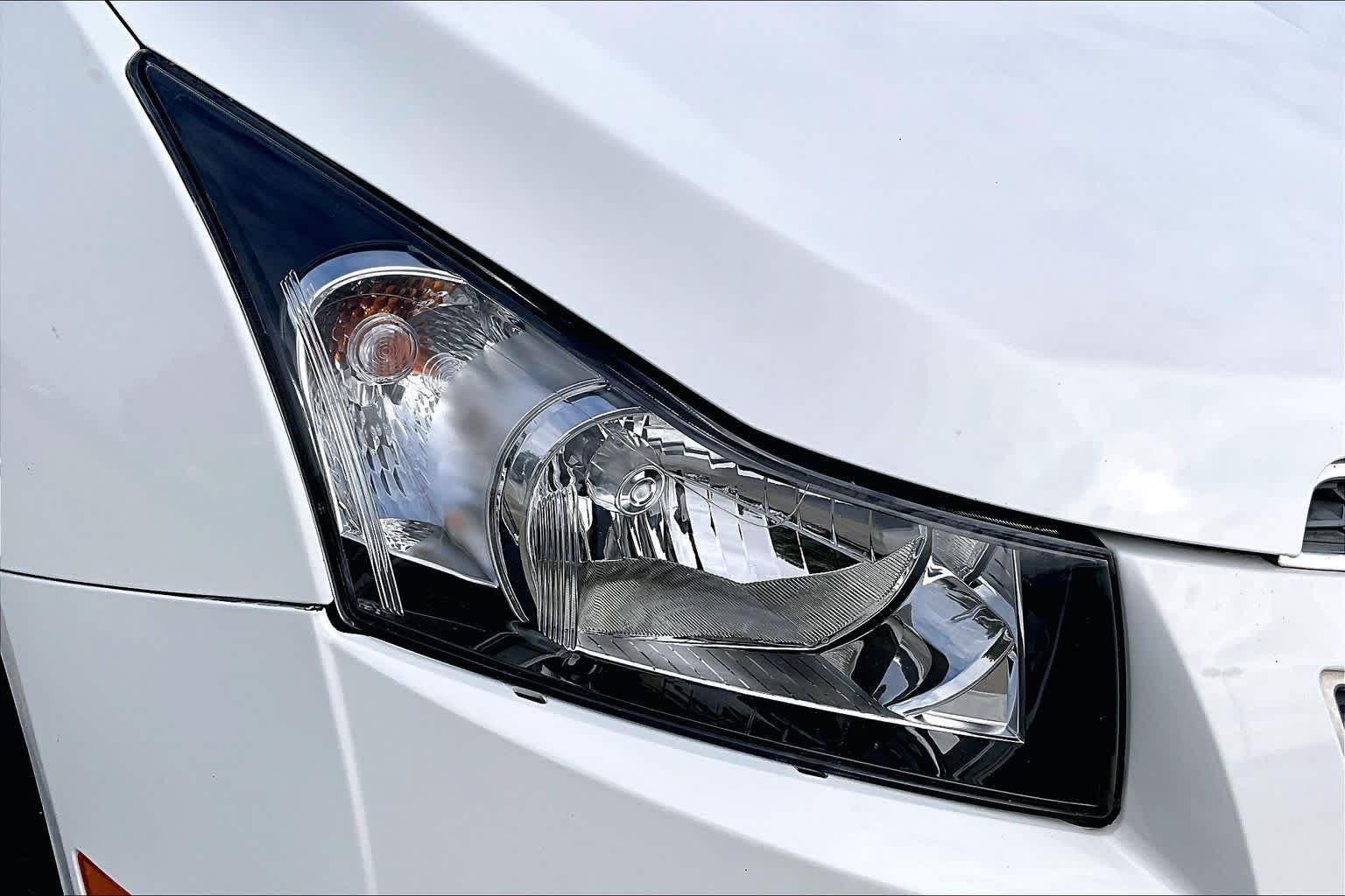 Used 2014 Summit White Chevrolet LS image 24
