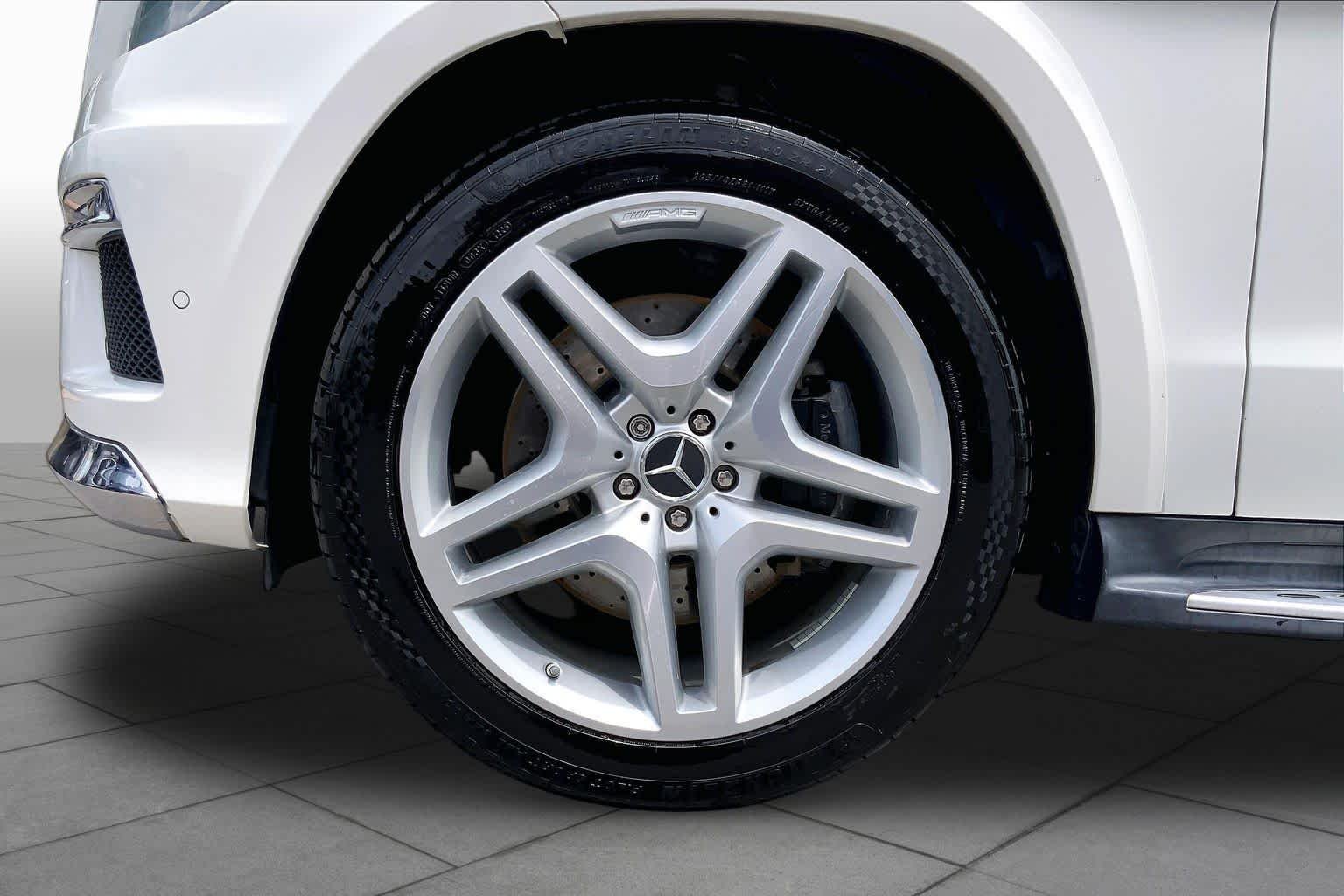 Used 2014 Polar White Mercedes-Benz GL 550 image 11