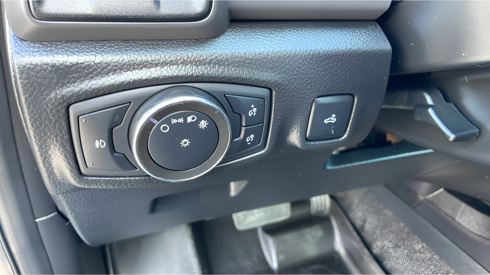 Used 2020 Magnetic Ford XL image 14