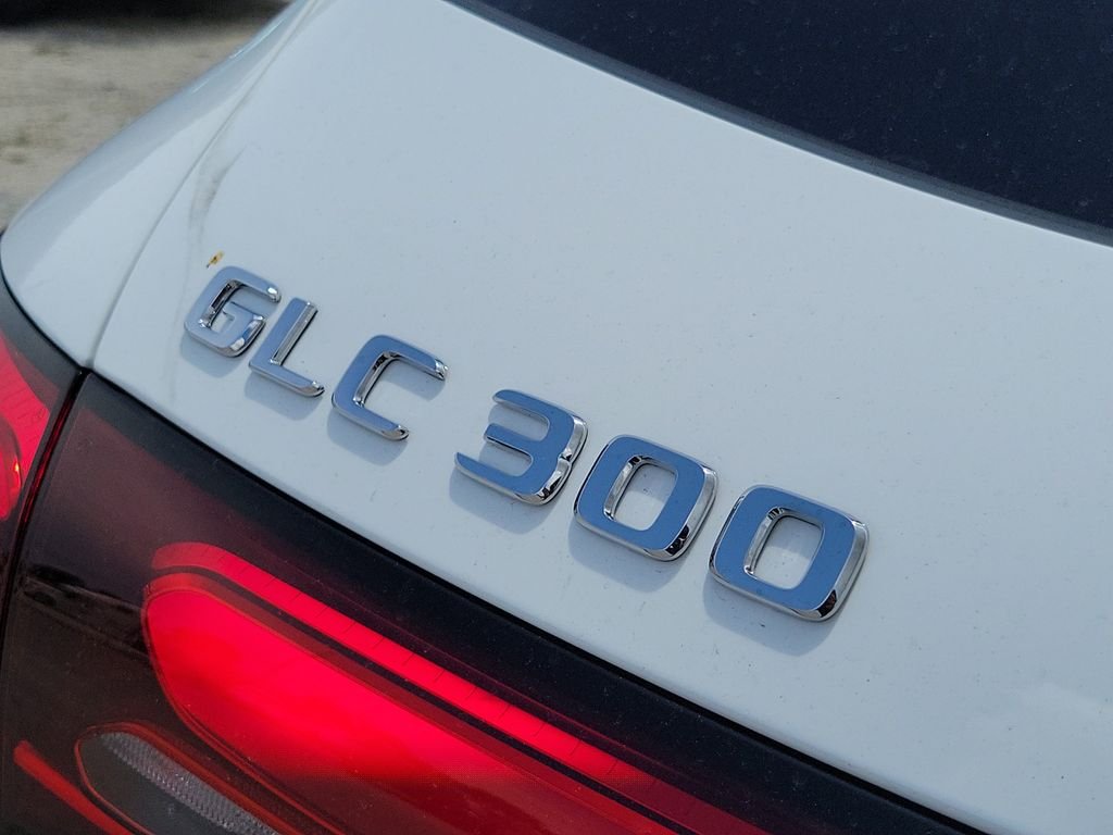 New 2027 Polar White Mercedes-Benz GLC 300 image 7
