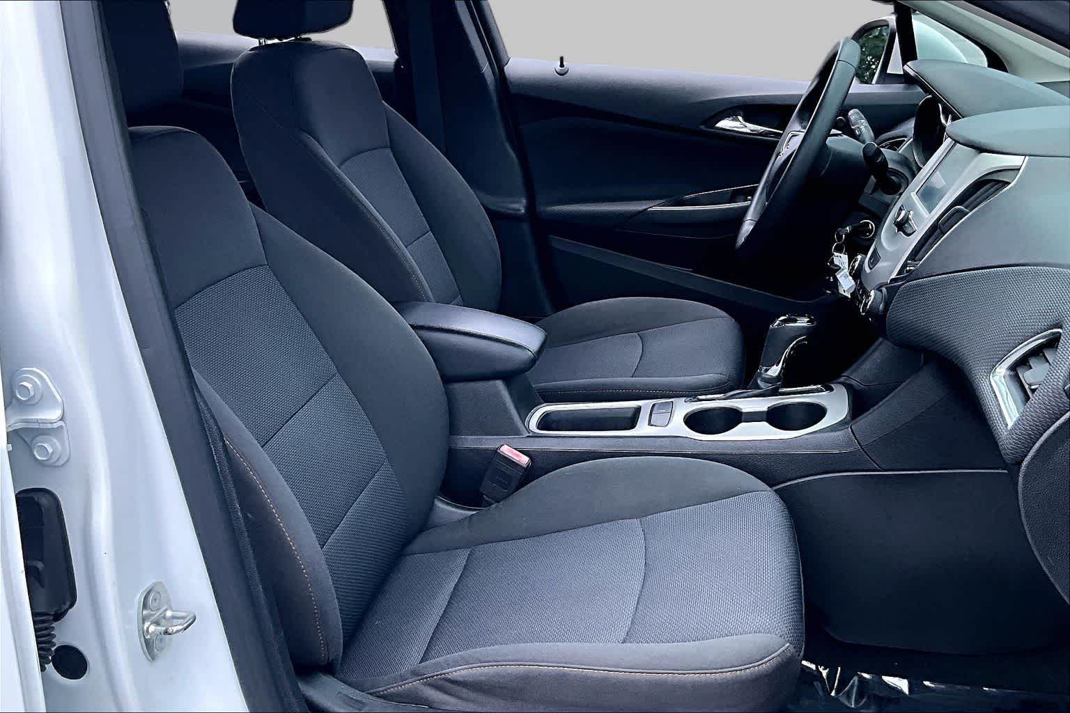 Used 2018 Summit White Chevrolet LS image 9