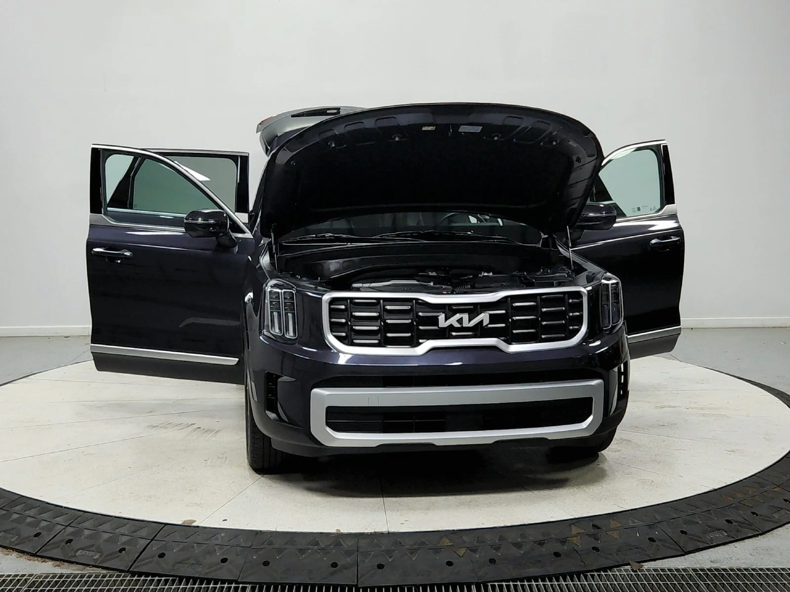 Used 2025  Kia S image 10