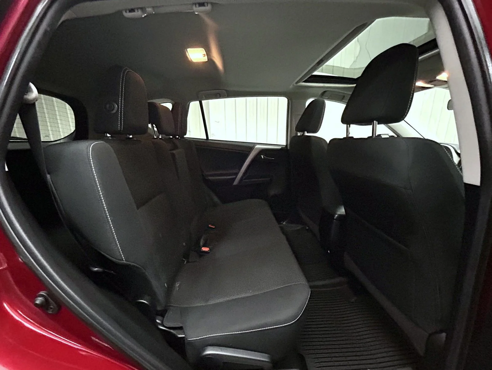 Used 2018 Red Toyota XLE image 18