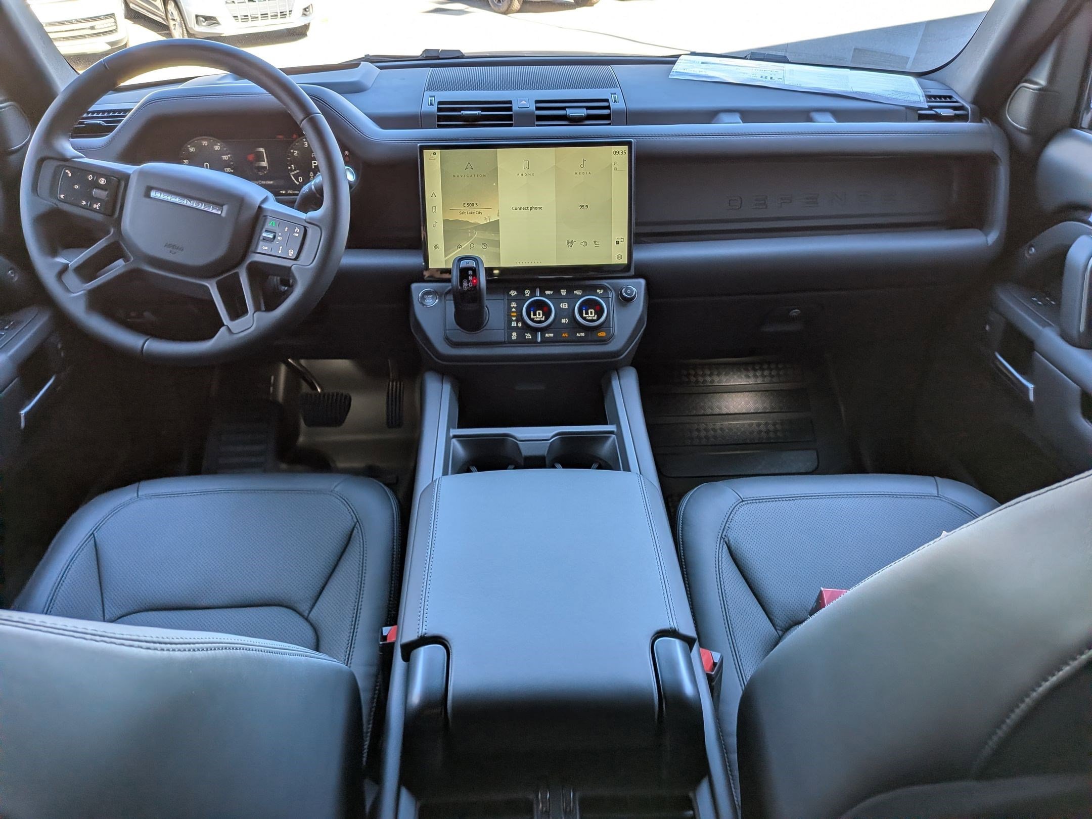 New 2026 Santorini Black Land Rover P400 X-Dynamic SE image 25