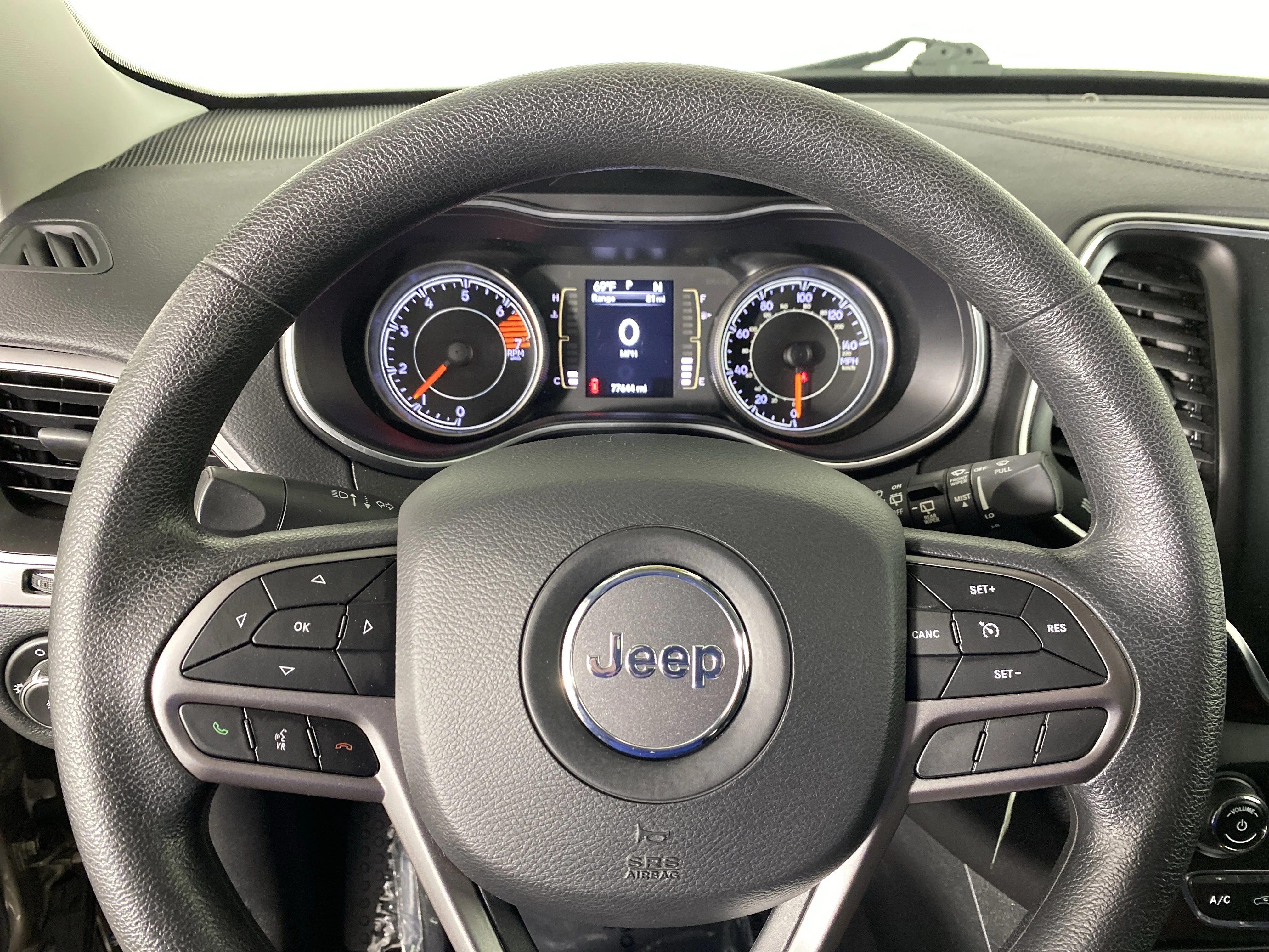 Used 2019 Light Brownstone Pearlcoat Jeep Latitude image 20