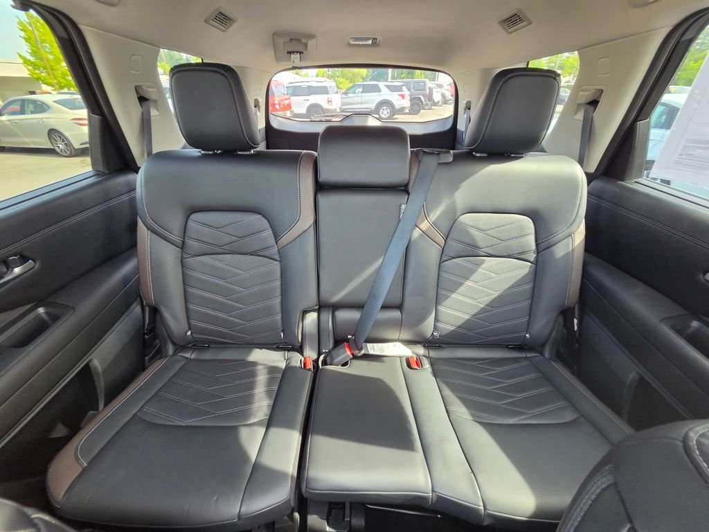 Used 2025 Black Nissan Platinum image 35