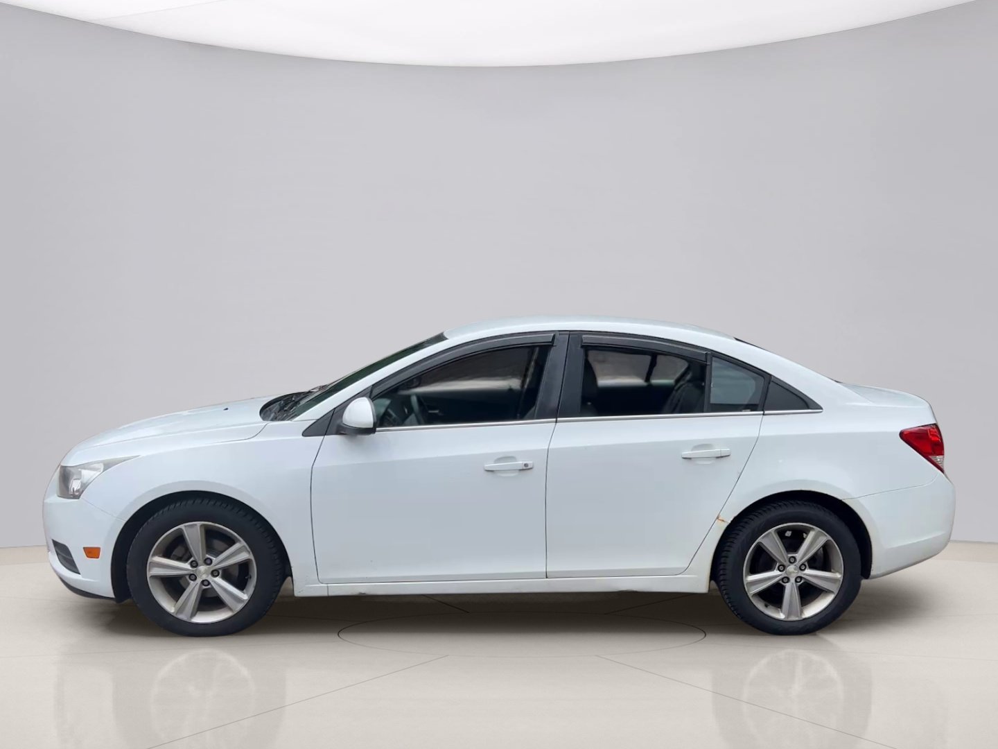 Used 2014 White Chevrolet 2LT image 2