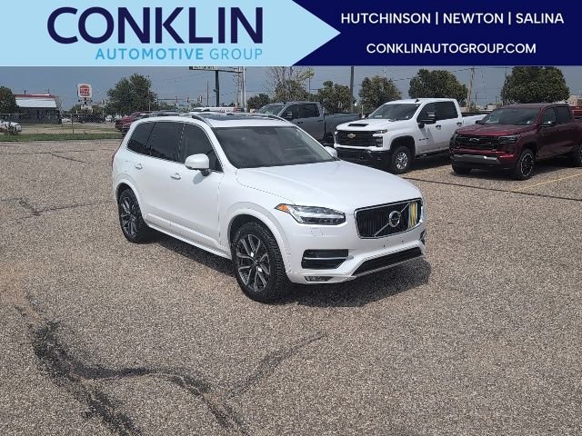 Used 2019 White Volvo T6 Momentum image 1