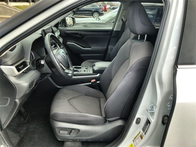 2024 Toyota Highlander LE photo 4