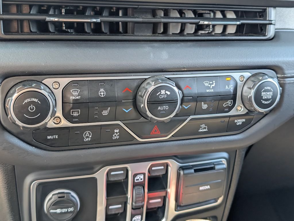 2025 Jeep Wrangler 4-Door Sahara - Photo 25