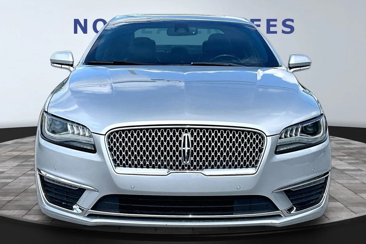 Used 2019 Silver Lincoln Reserve II image 2