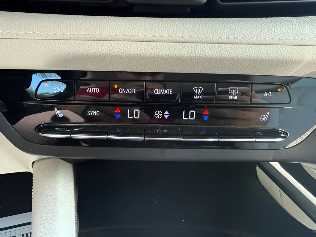 Used 2021 Red Buick Essence image 28