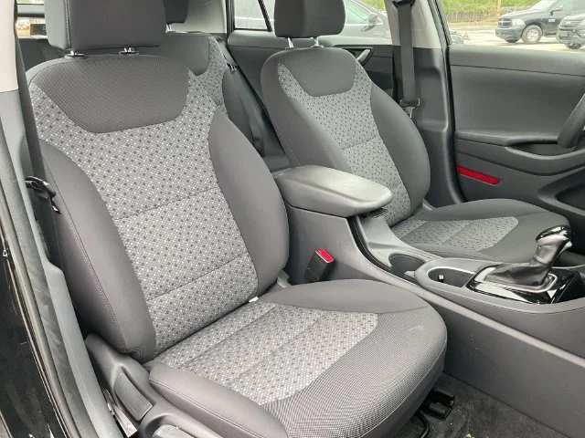 Used 2018 Black Hyundai Blue image 6