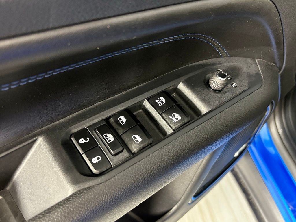 New 2026 Hydro Blue Pearl-Coat Exterior Paint Jeep Latitude image 15