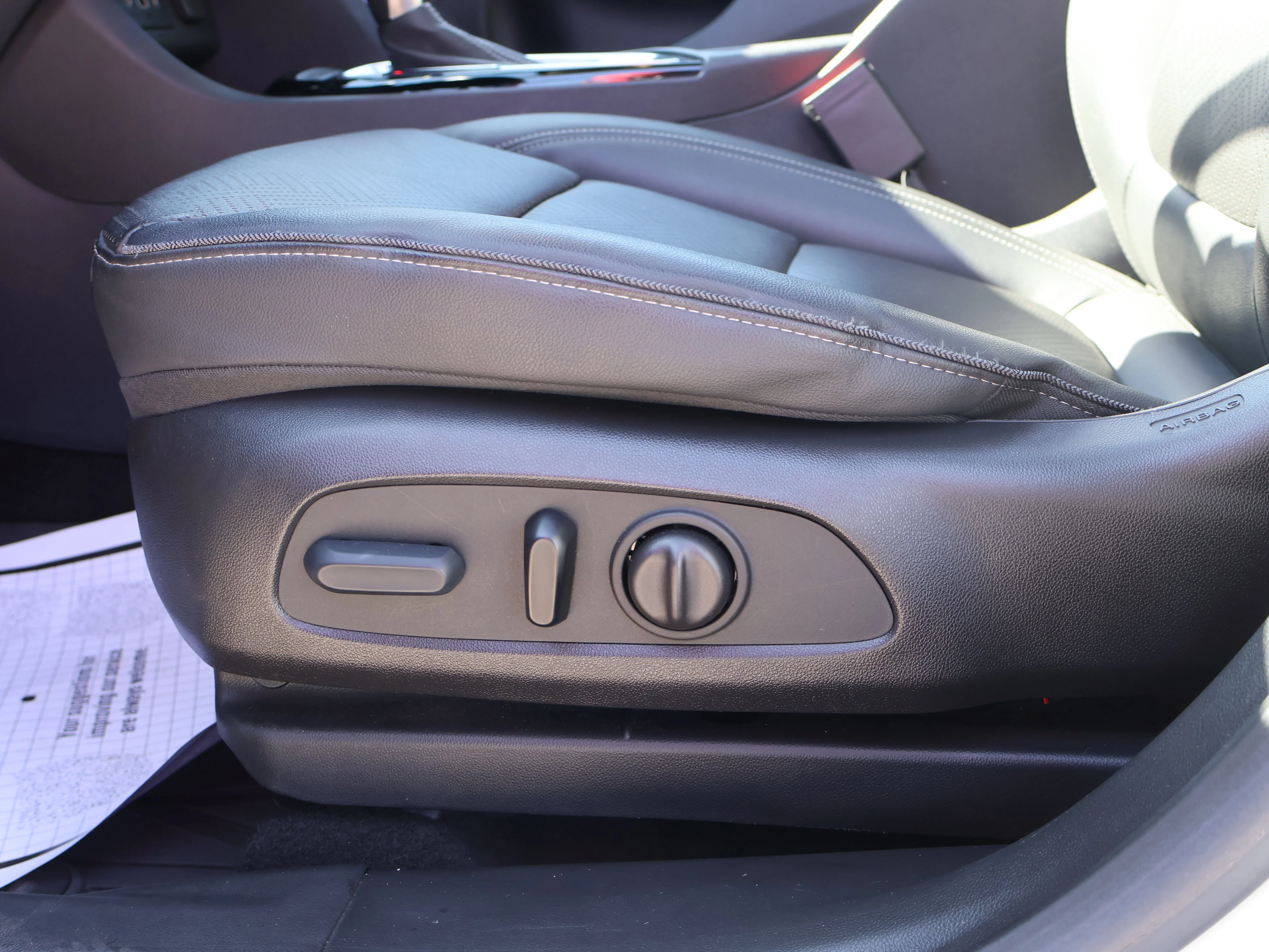 Used 2023 White Frost Tricoat Buick Essence image 41