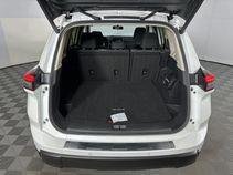 Used 2025 Everest White Pearl Nissan SV image 7