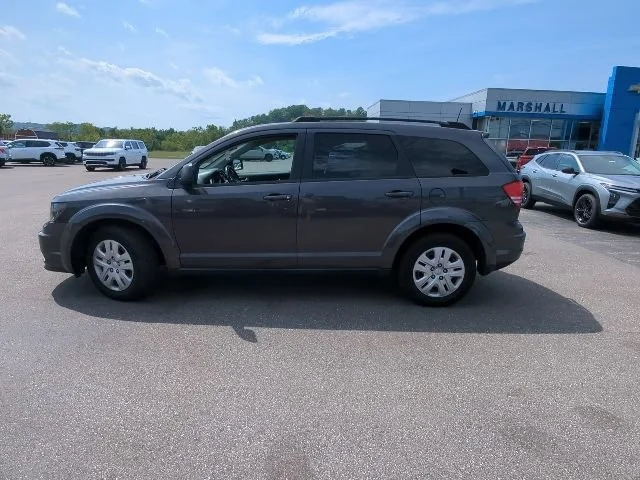 Used 2018  Dodge SE image 11