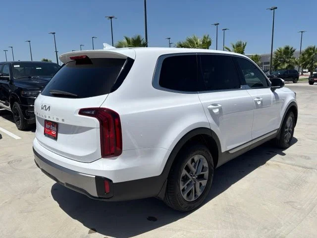 Used 2025 White Kia LX image 6