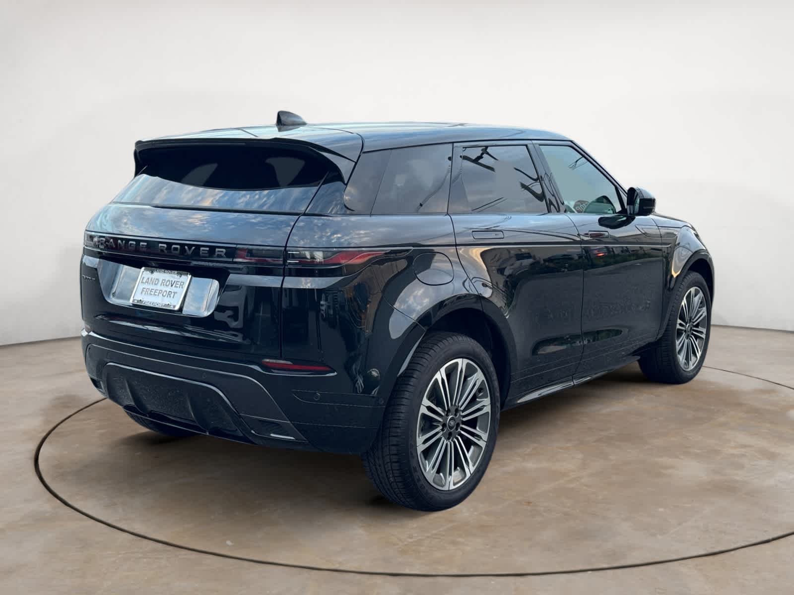 Certified Used 2026 Santorini Black Metallic Land Rover Dynamic SE image 5