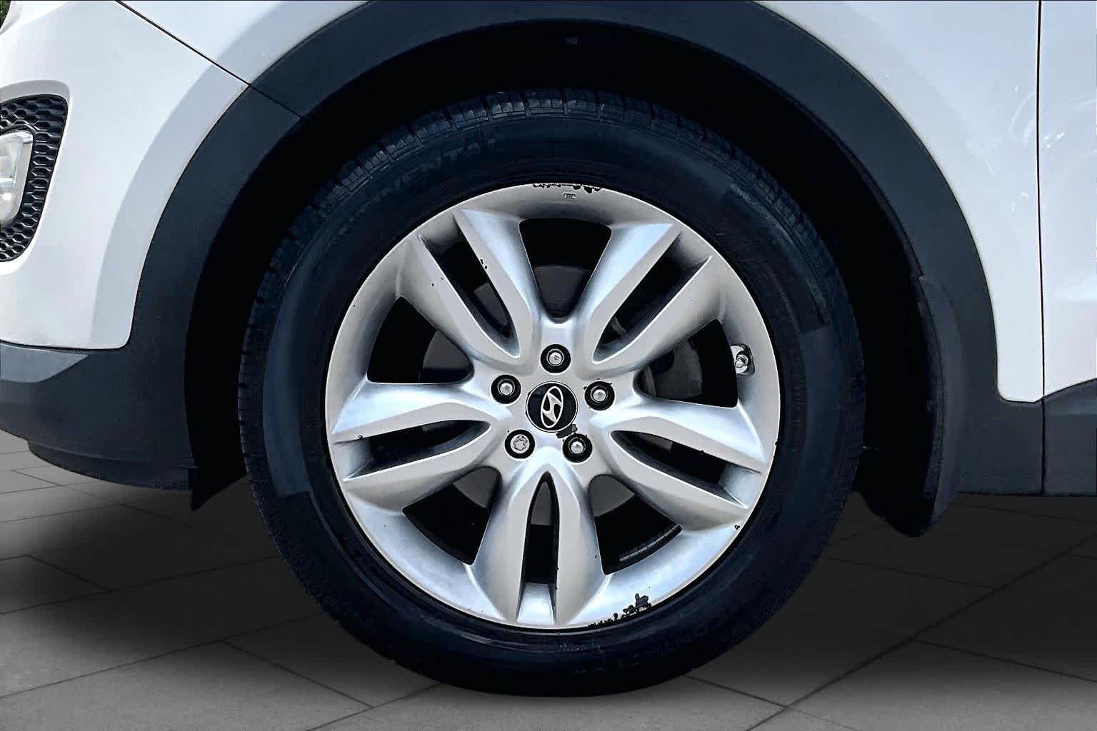 Used 2014 Frost White Pearl Hyundai  image 10