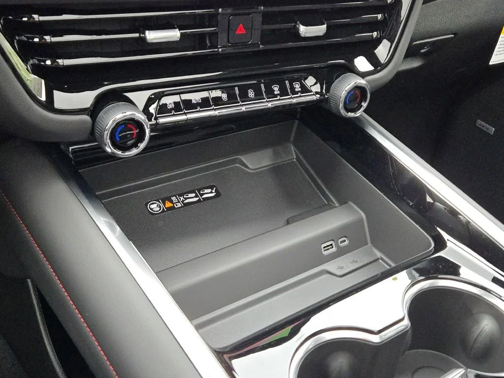 2026 Chevrolet Suburban RST - Photo 30