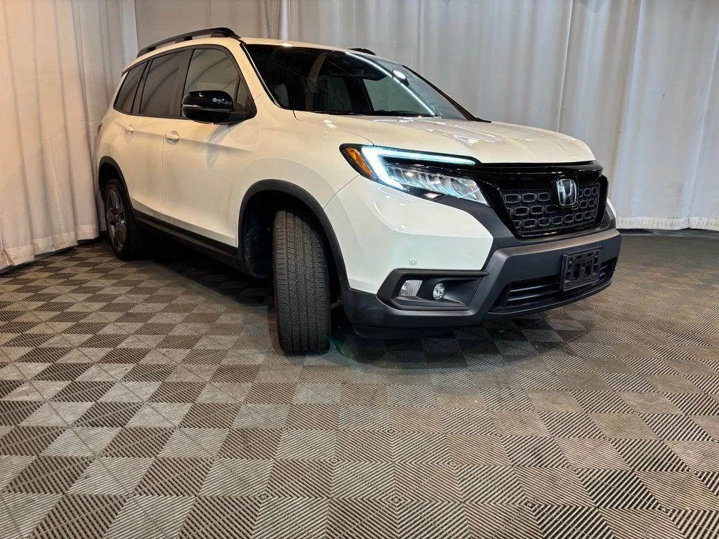 Used 2019 White Diamond Pearl Honda Touring image 3