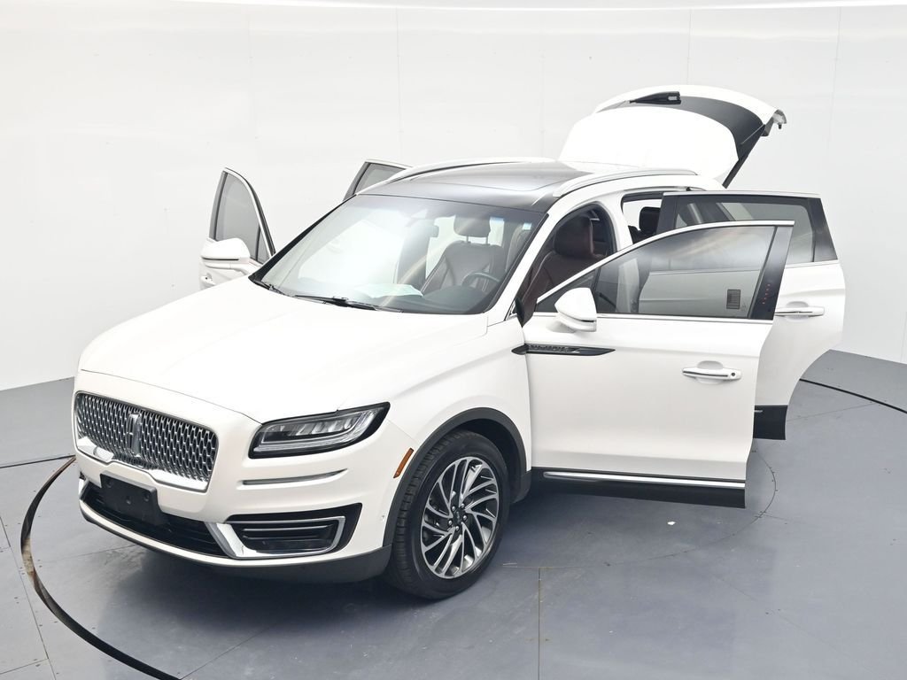 Used 2019 White Platinum Clearcoat Metallic Lincoln Reserve image 52