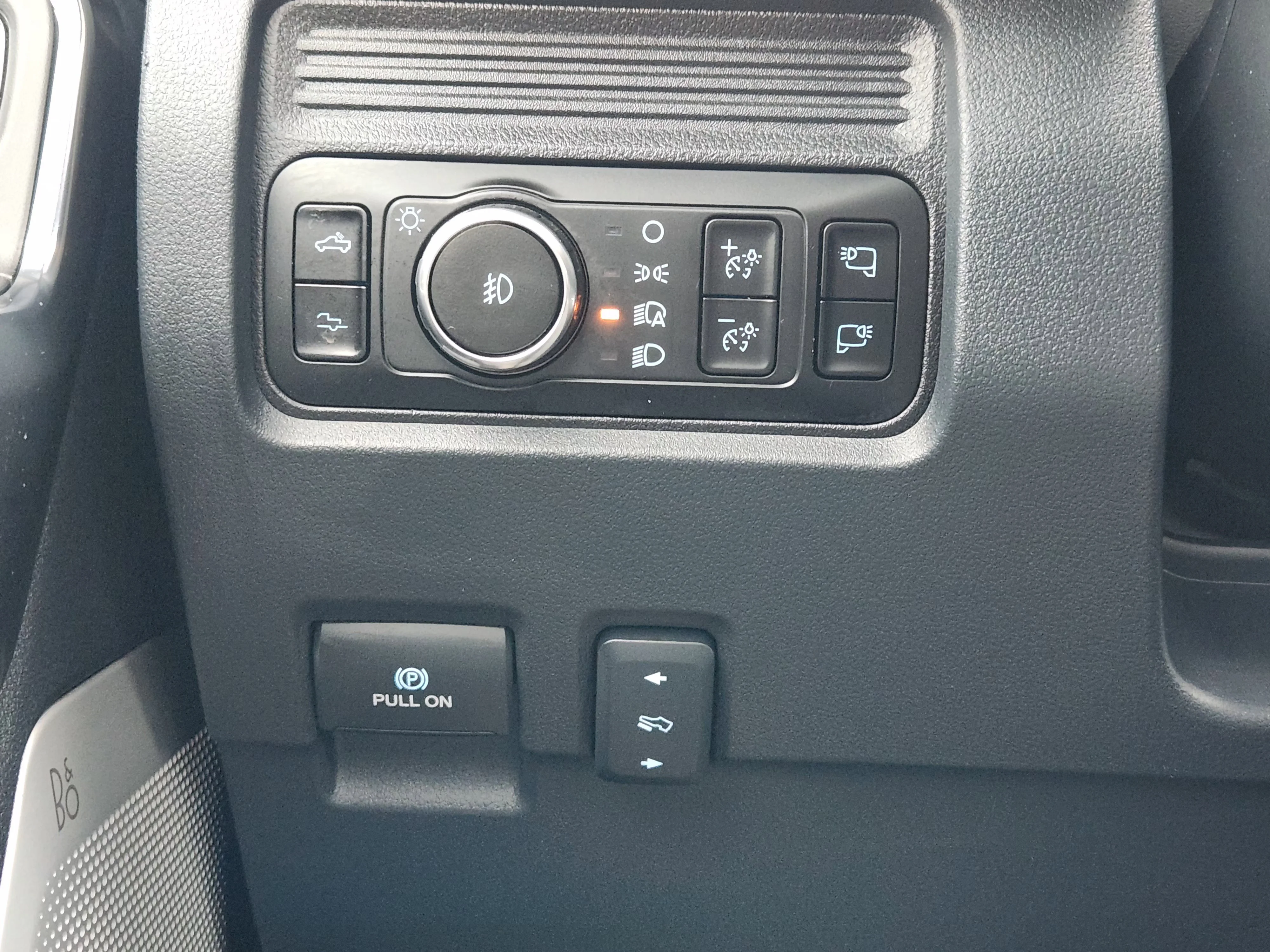Used 2025  Ford Platinum image 23