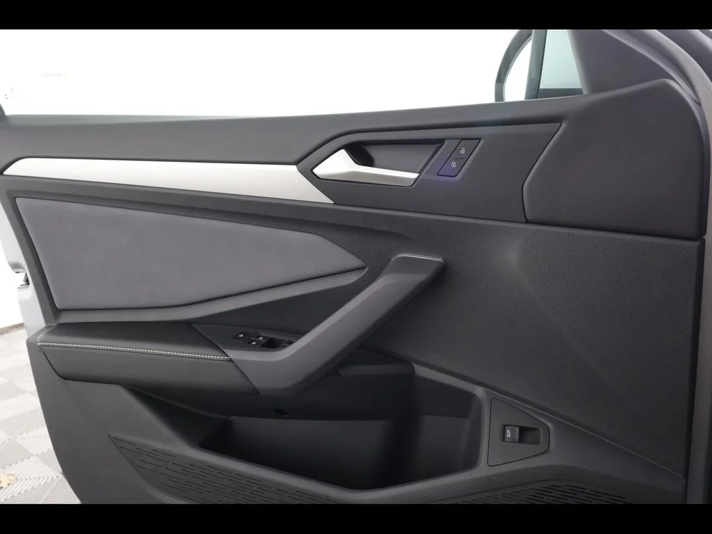 New 2025 Silver Volkswagen 1.5T SE image 28