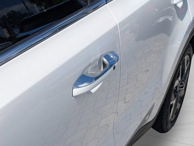 Used 2022 White Kia EX image 17
