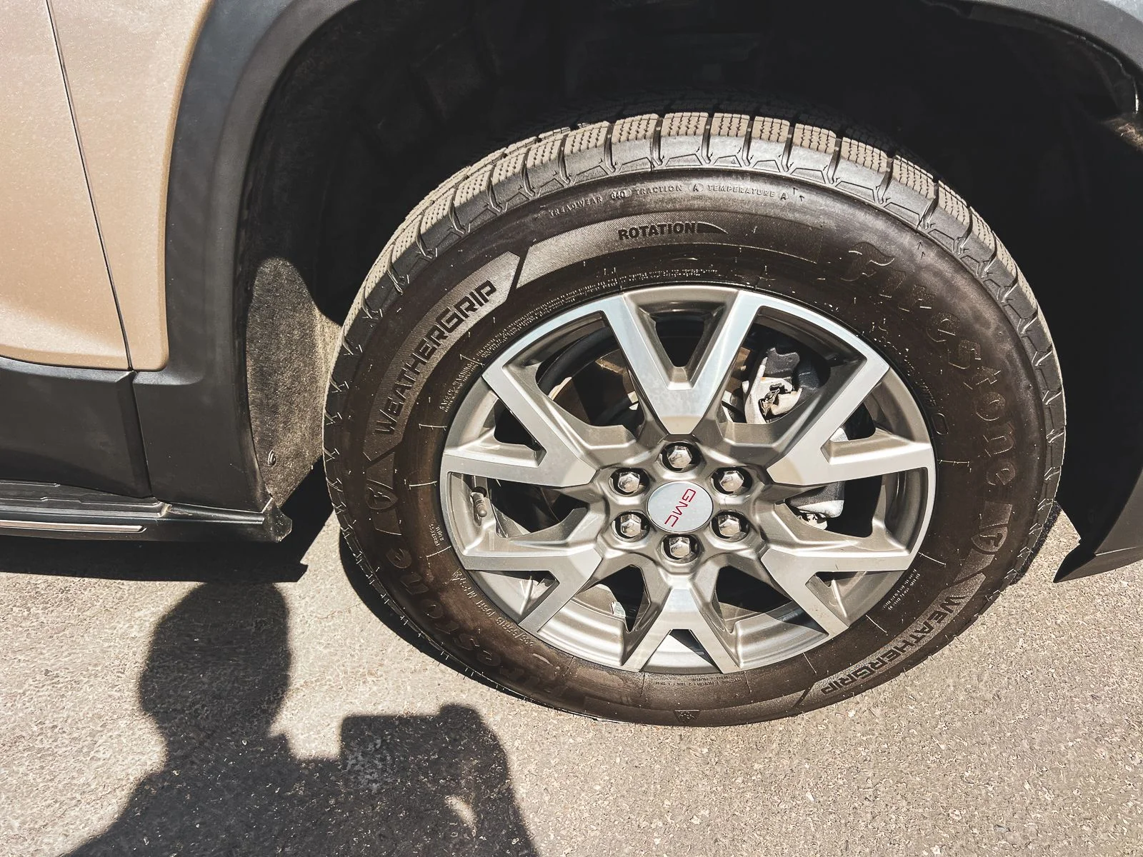 2023 GMC Acadia SLE - Photo 9