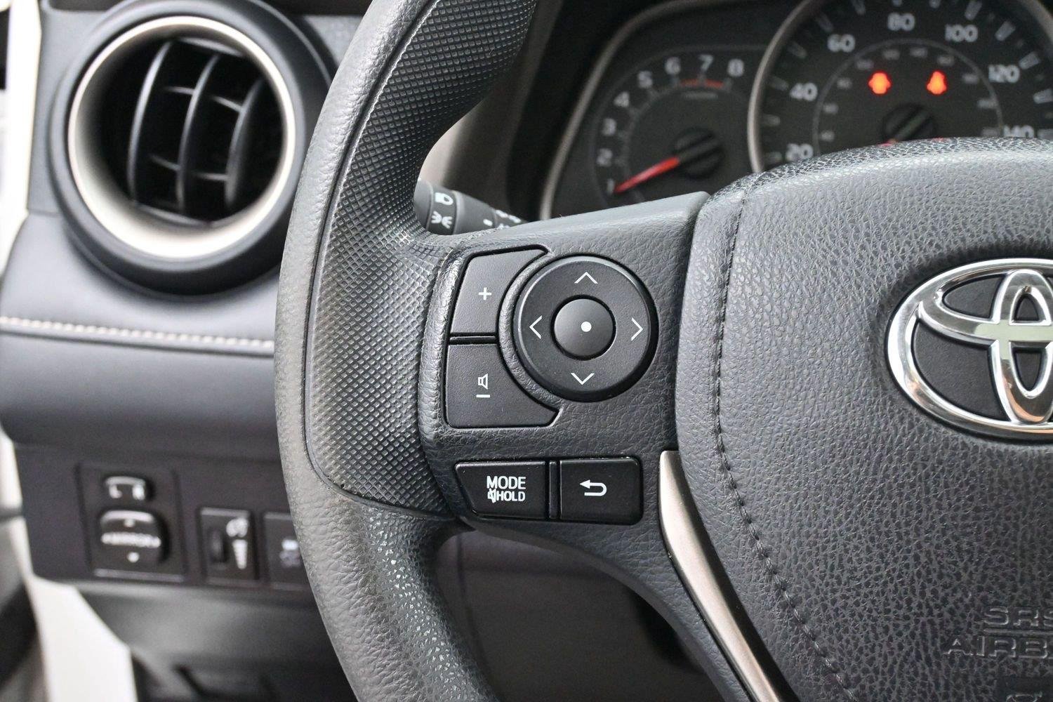 Used 2015 Super White Toyota XLE image 16