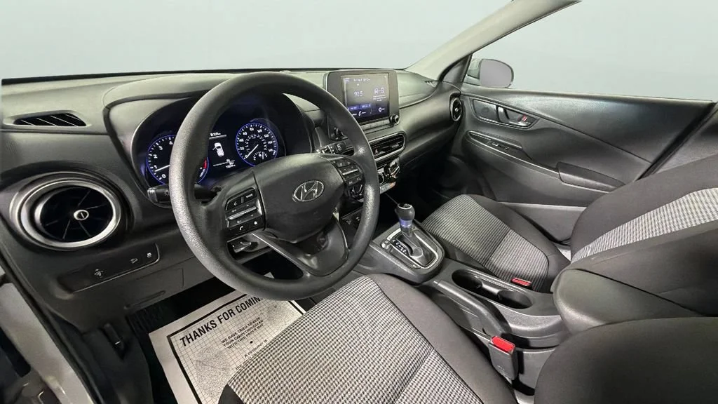 Used 2022 Silver Hyundai SE image 18
