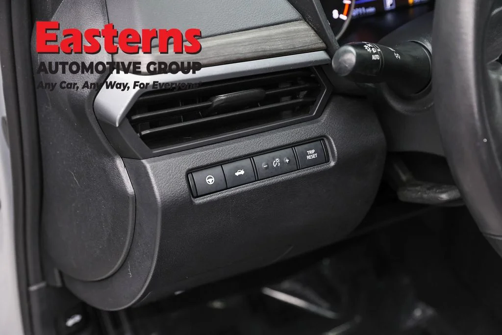 Used 2023 Silver Nissan 2.5 SV image 21
