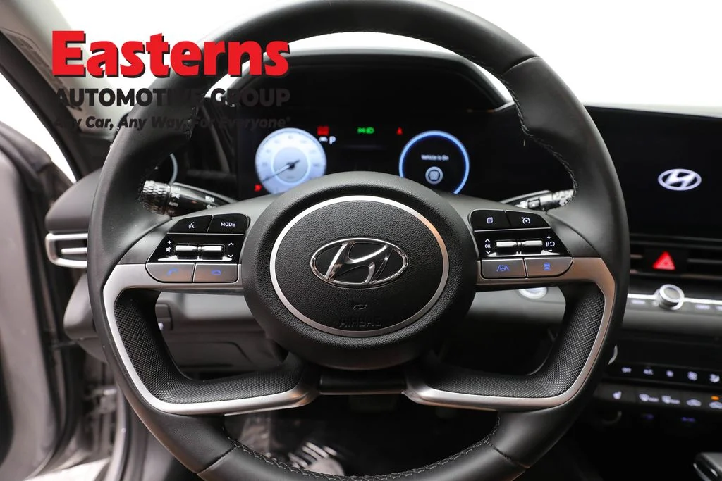 Used 2023 Silver Hyundai SEL image 10