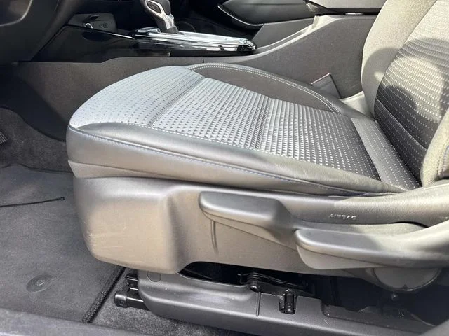 Used 2025 White Chevrolet LT image 30