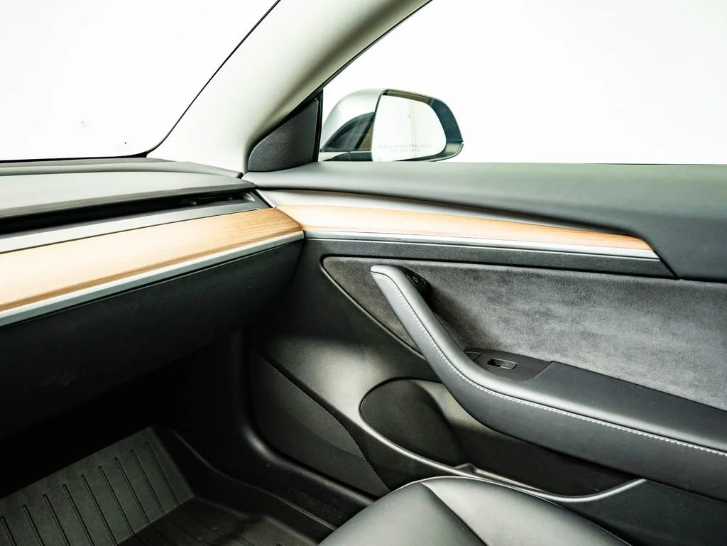 Used 2023 Black Tesla  image 34