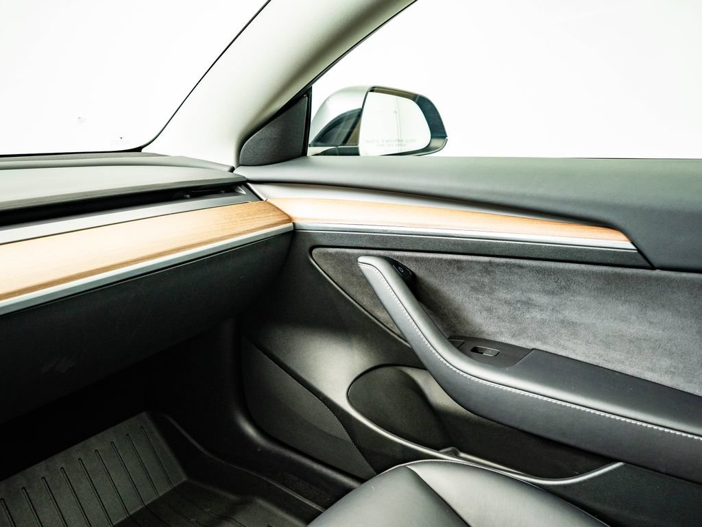 Used 2023 Black Tesla  image 34
