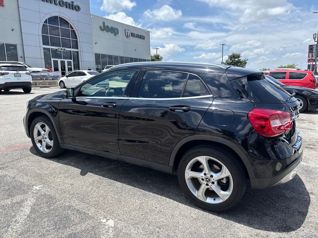Used 2018 Black Mercedes-Benz GLA 250 image 15