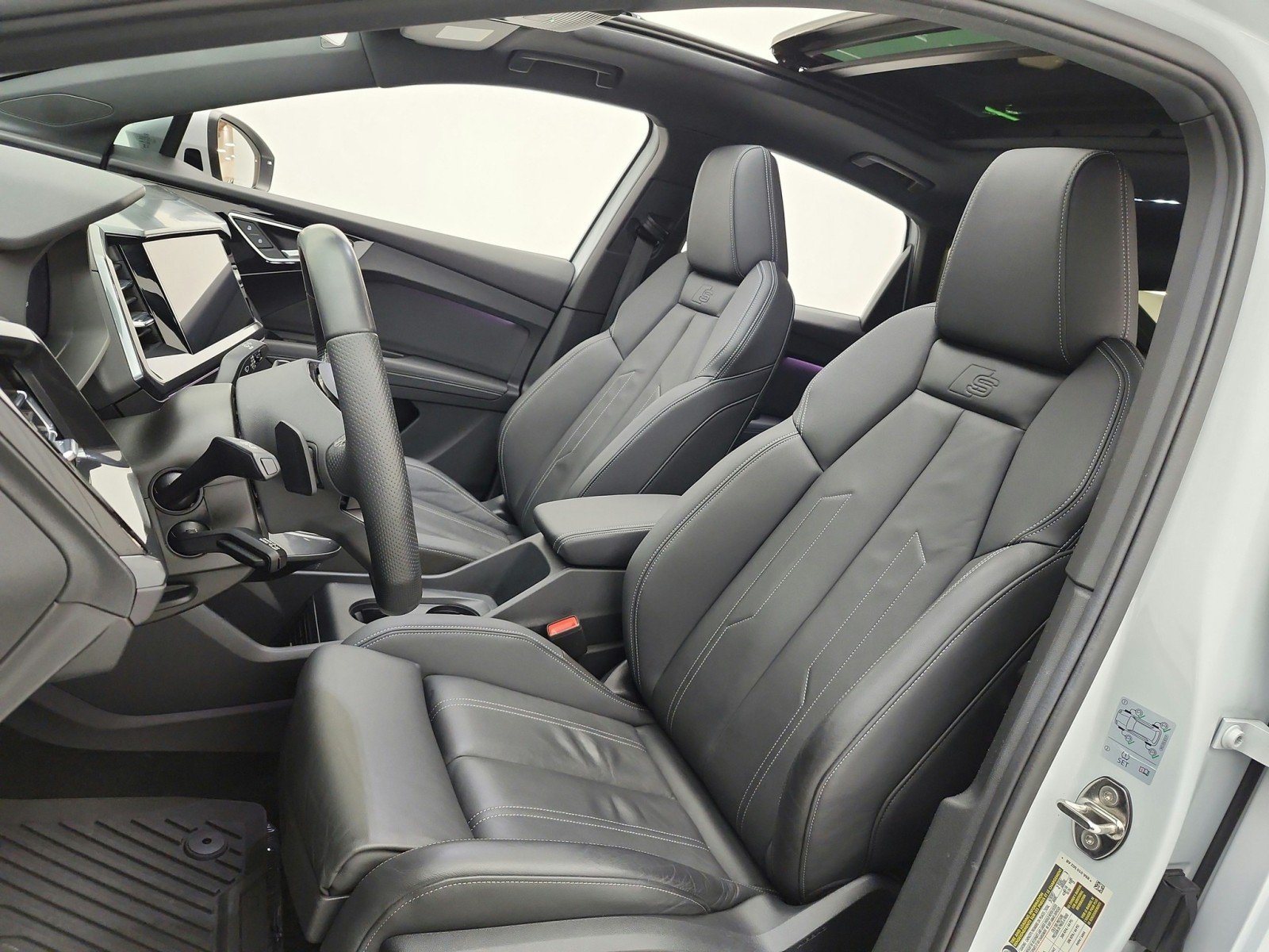 Used 2024 Glacier White Metallic Audi Premium Plus 55 quattro image 10