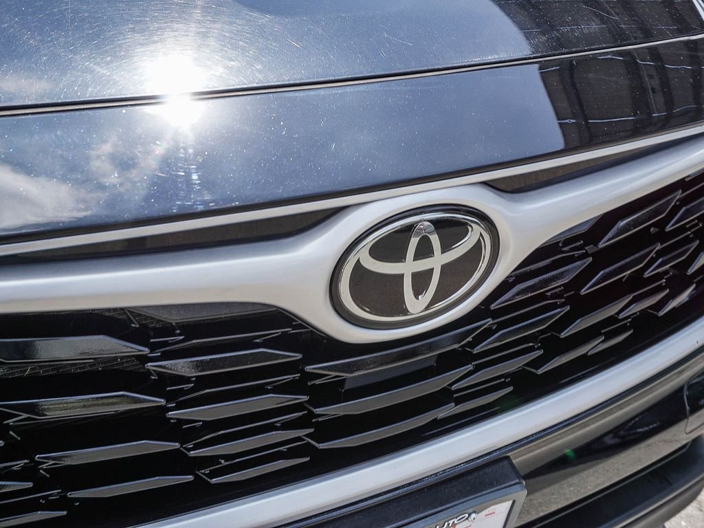 Used 2022 Black Toyota XLE image 11