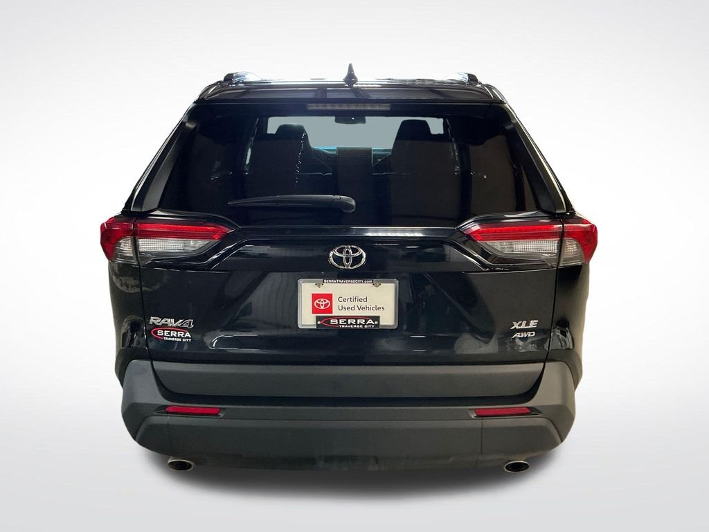 Used 2025  Toyota XLE image 4