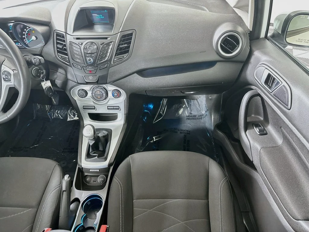Used 2016 Oxford White Ford SE image 23