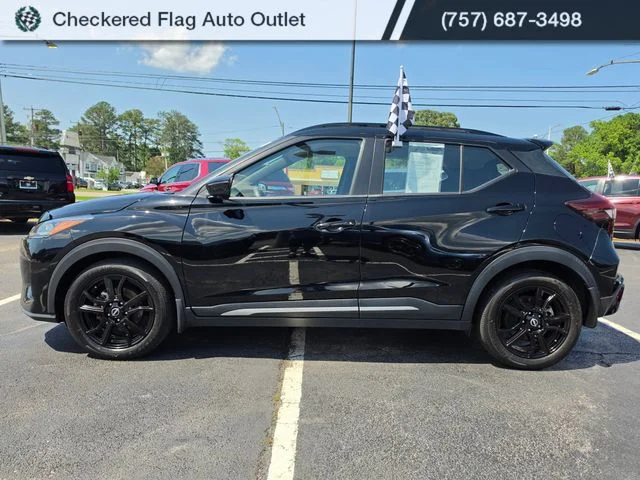 Used 2023 Super Black Nissan SR image 3