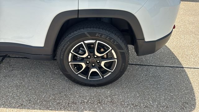 Certified Used 2025 White Jeep Trailhawk image 9