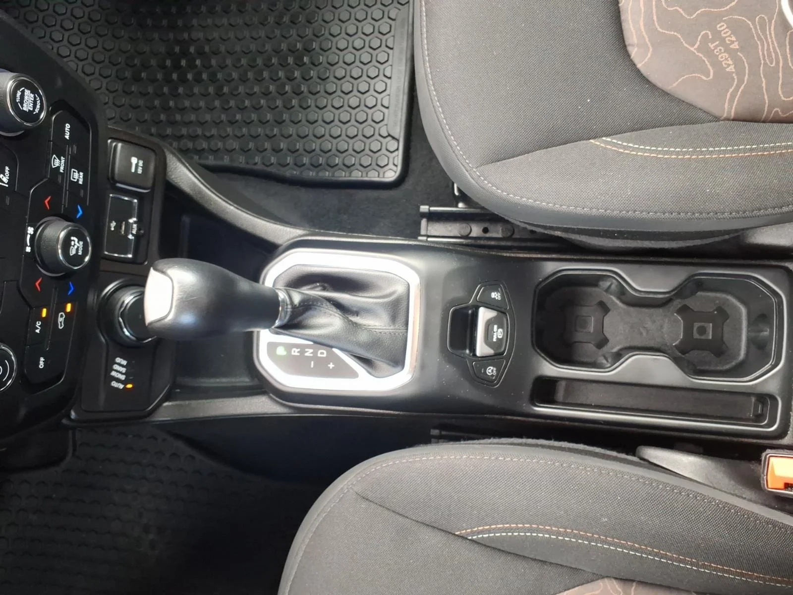 Used 2023 Slate Blue Jeep Latitude image 22