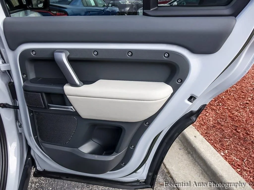 2023 Land Rover Defender X-Dynamic SE - Photo 26