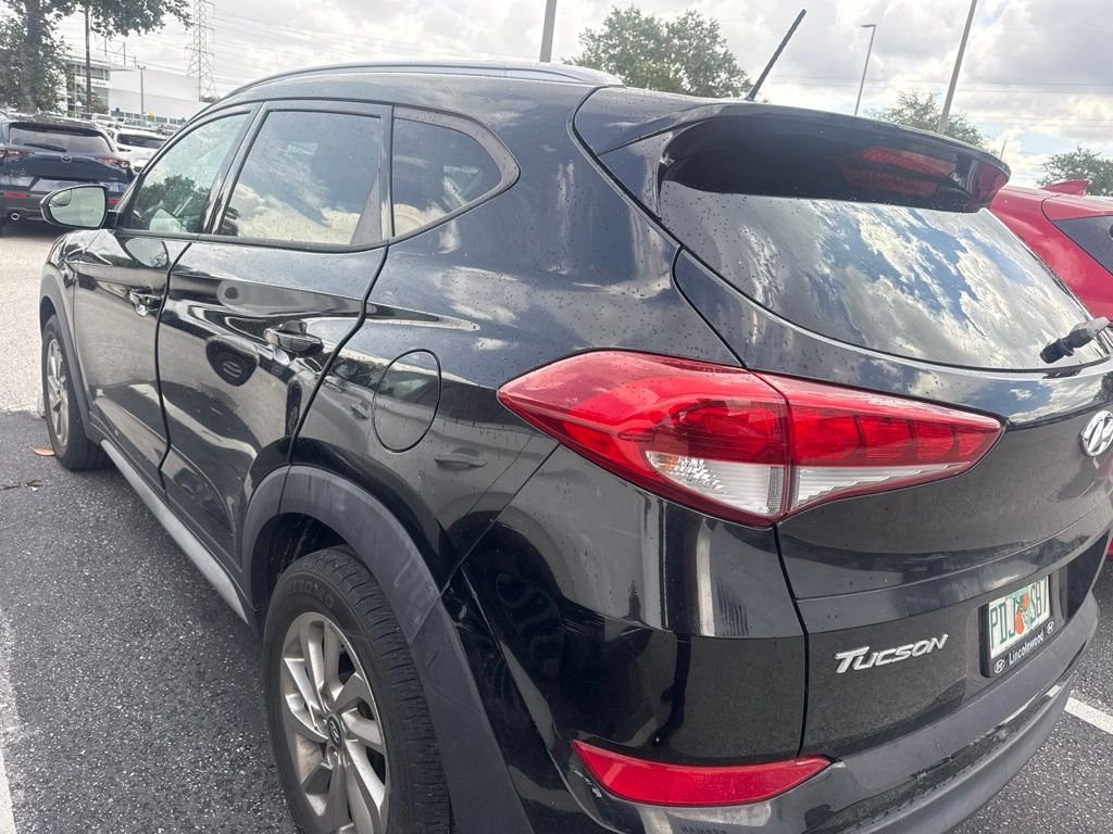 Used 2017 Black Hyundai SE image 9